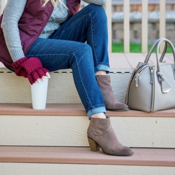 Steve Madden Milaan Taupe Suede Booties Sz 8.5 - Picture 2 of 11